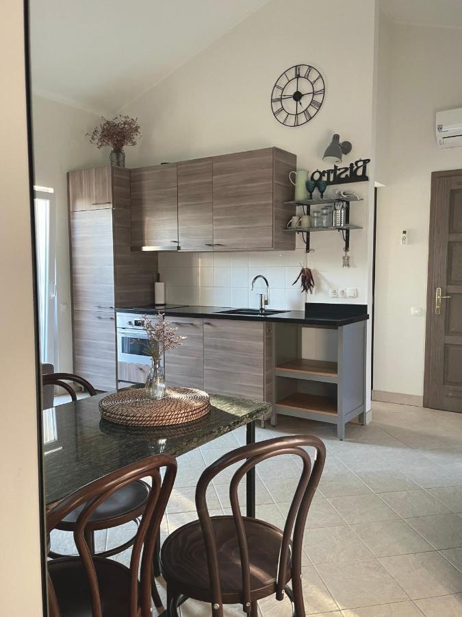 Lantana Apartment *
